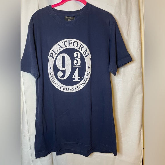 Harry Potter Shop at 9 3/4 Pre-owned Platform 9 and 3/4 Graphic Tshirt Size XL - Picture 3 of 6